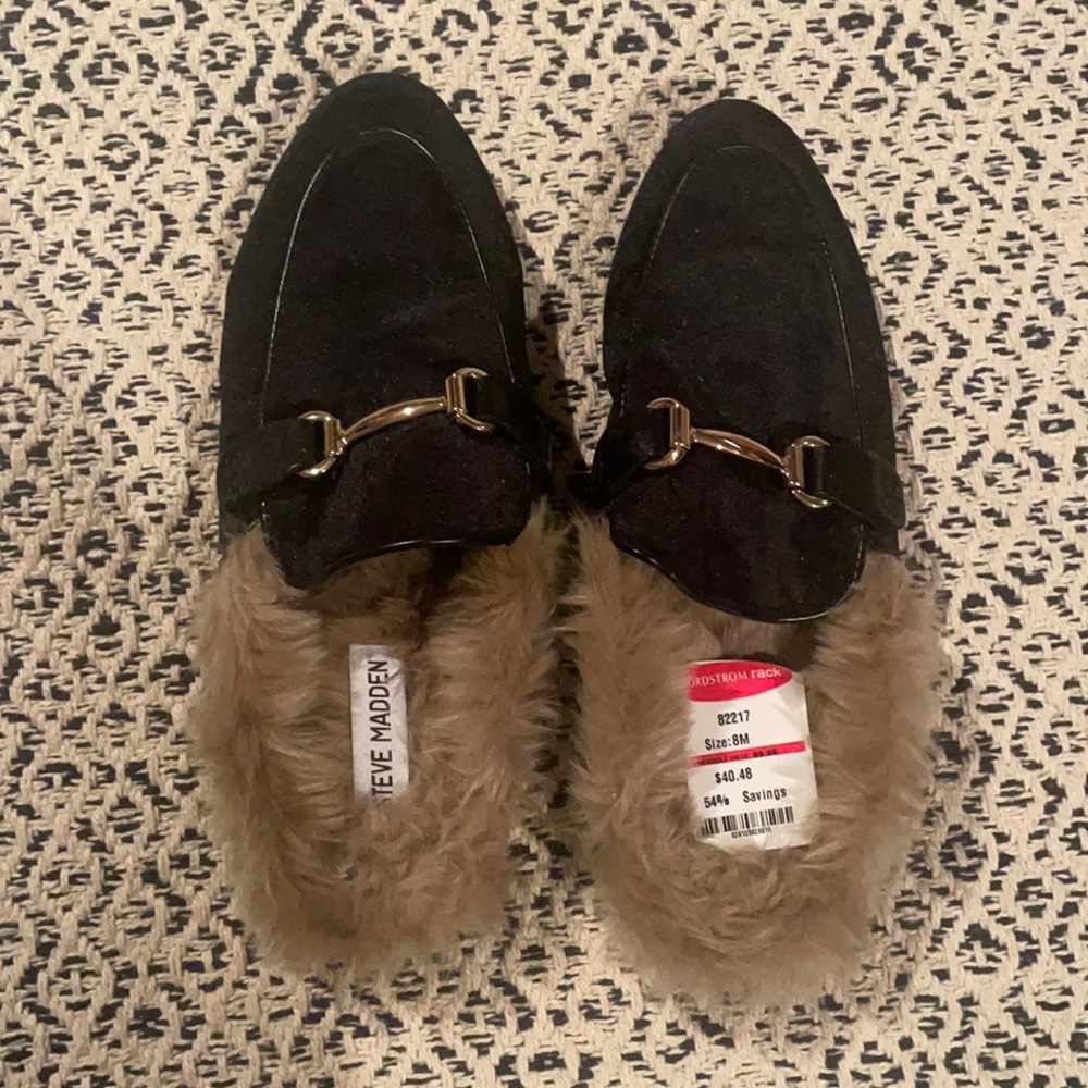 ✨Brand new suede Steve Madden fur Mules✨